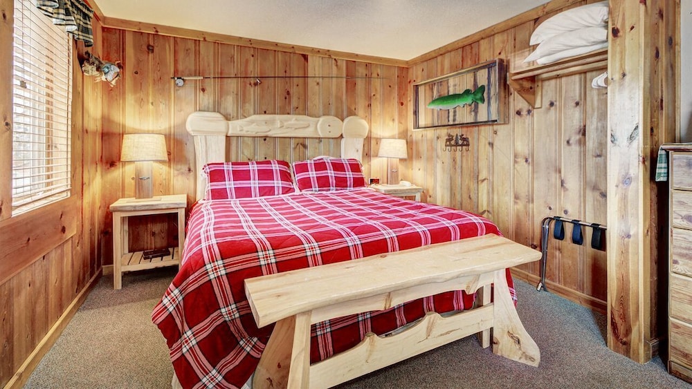Eagle Fire Lodge Cabins 26/75