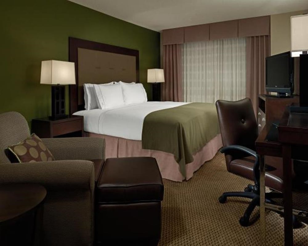Holiday Inn Express Suites Sweetwater 43/44