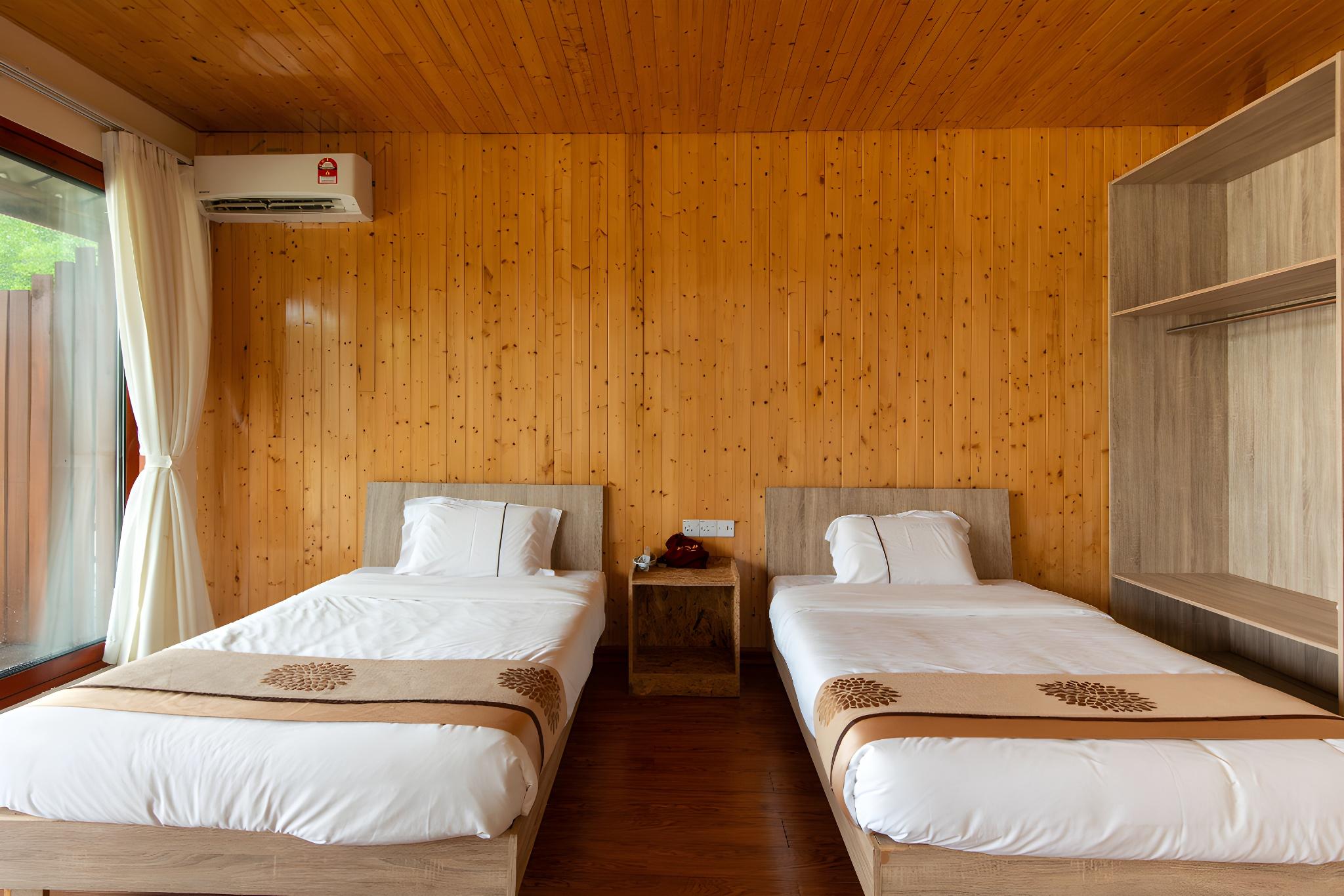 Room, Twin Beds, Lagoon View