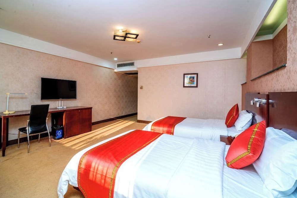 Xinhua Hotel 33/63