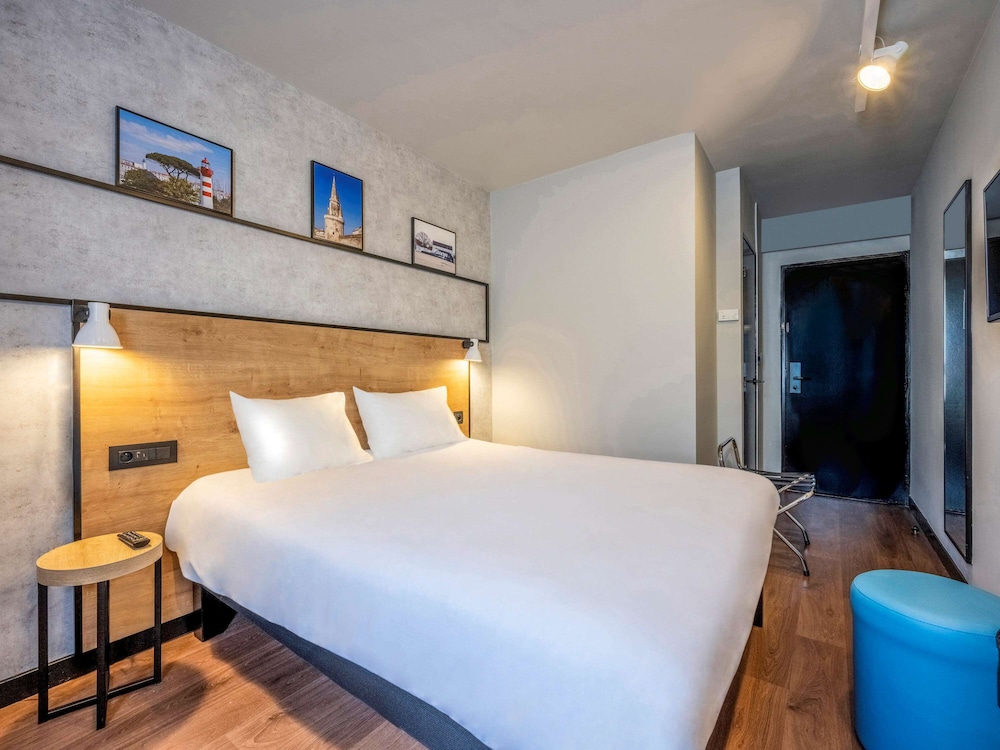 STANDARD, DOUBLE BED, ACCESSIBLE