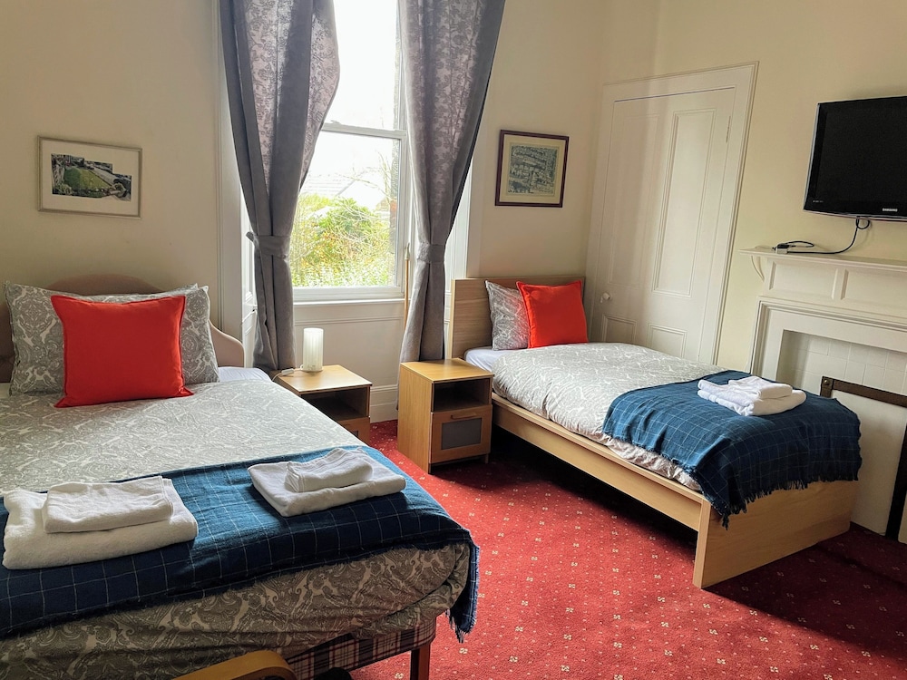 Airdenair Guest House 6/50