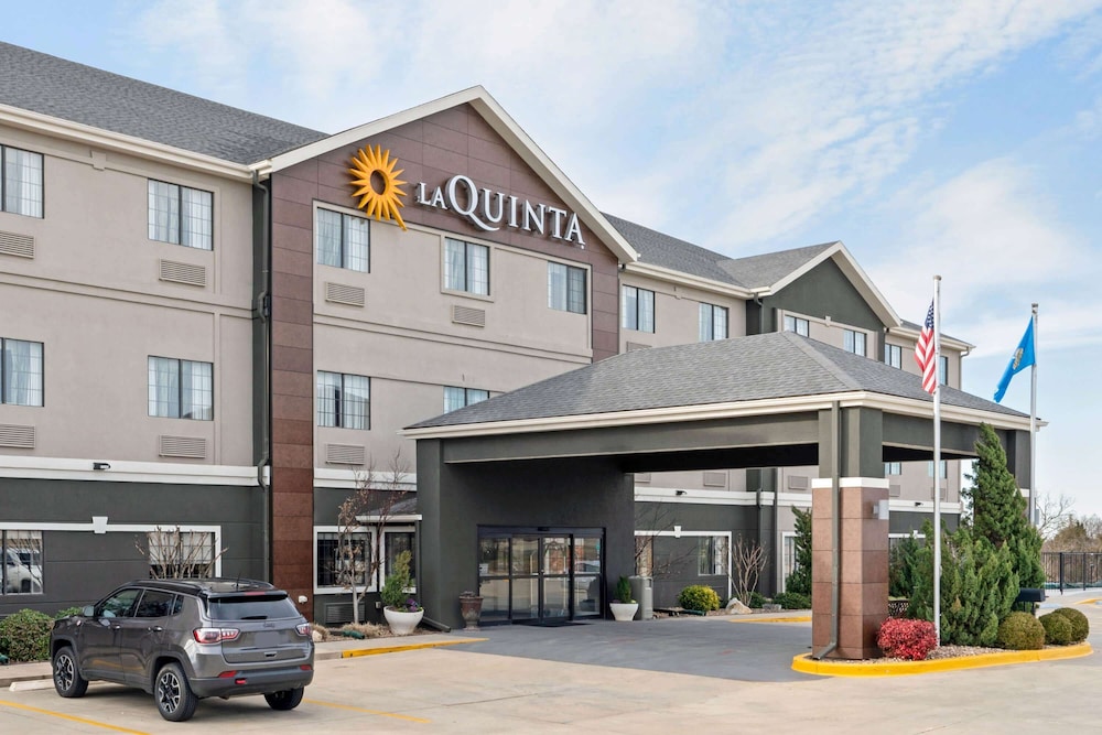 La Quinta Inn & Suites by Wyndham Ada 3/44