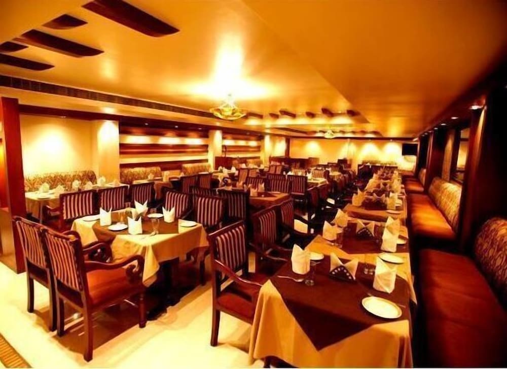 MAHALAKSHMI PALACE HOTEL 19/24