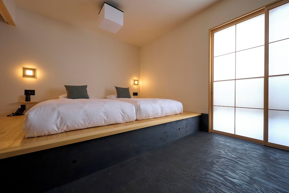 DOMA, TRIPLE, TWIN BEDS