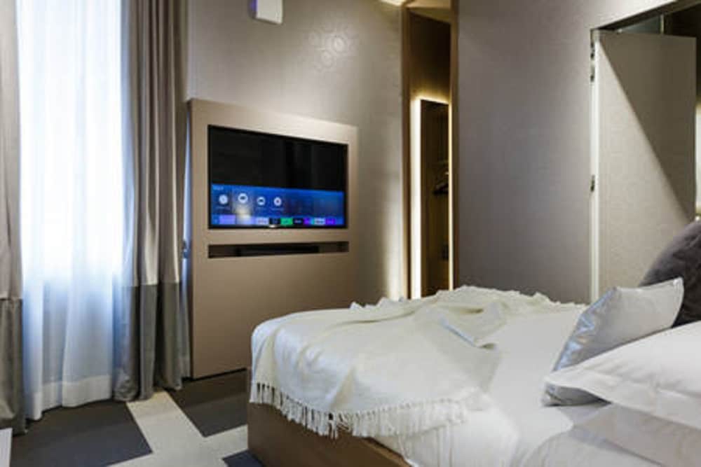 Private Luxury Suite 12/69