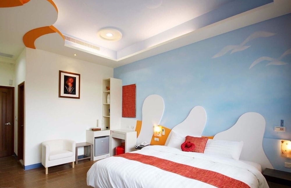 ELITE, QUEEN BED, COURTYARD VIEW