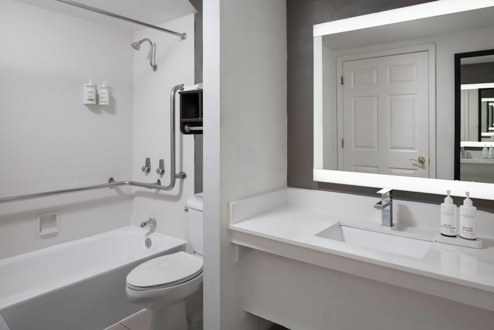 غرفة بسريرين مزدوجين لذوي الإعاقة، La Quinta Inn Omaha West 5/6