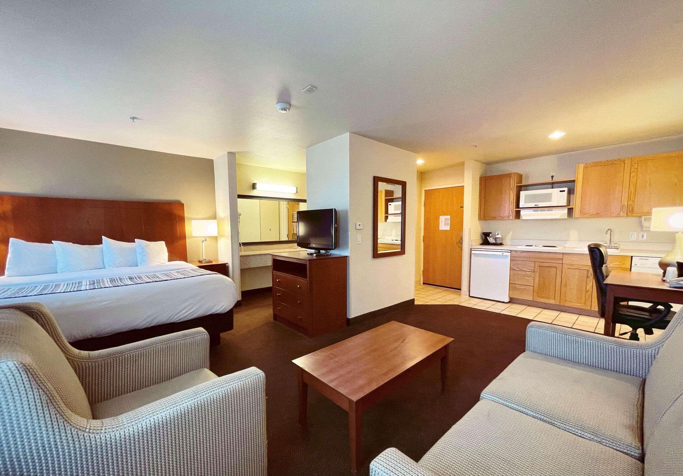 SUITE, KING BED
