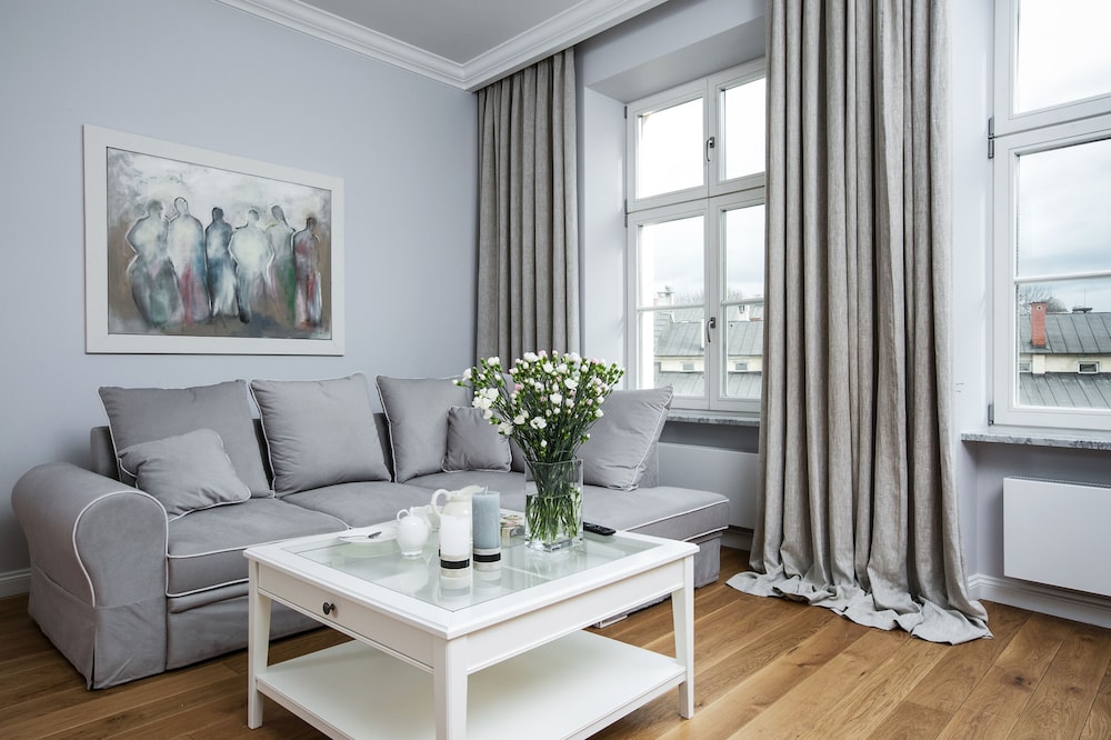 Luxury Mint Apartments Main Square 26/50