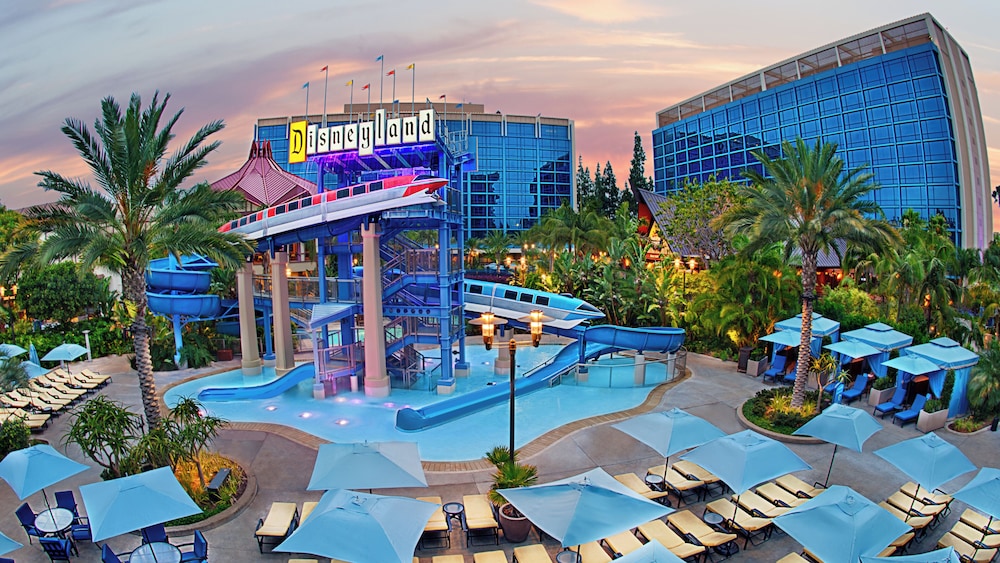 Disneyland Hotel 63/70