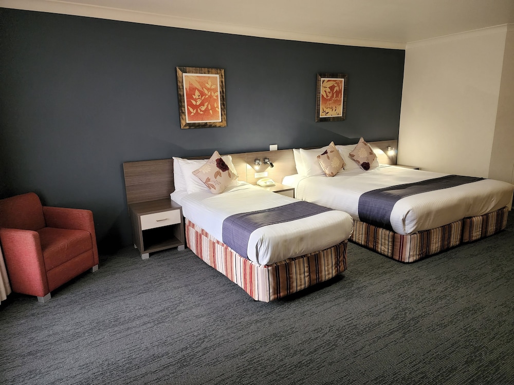 BATHURST MOTOR INN 34/59