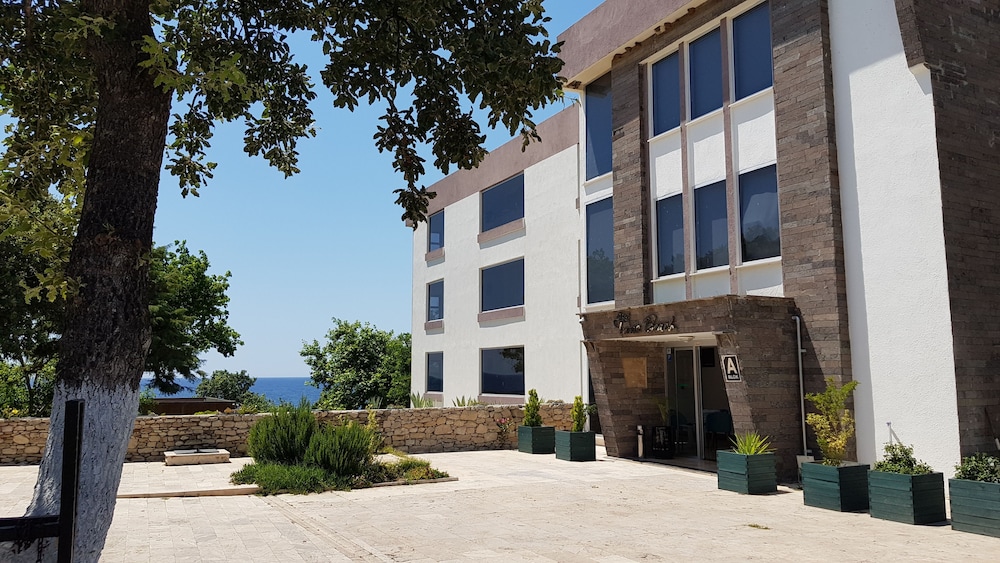 Troas Beach Hotel 2/59