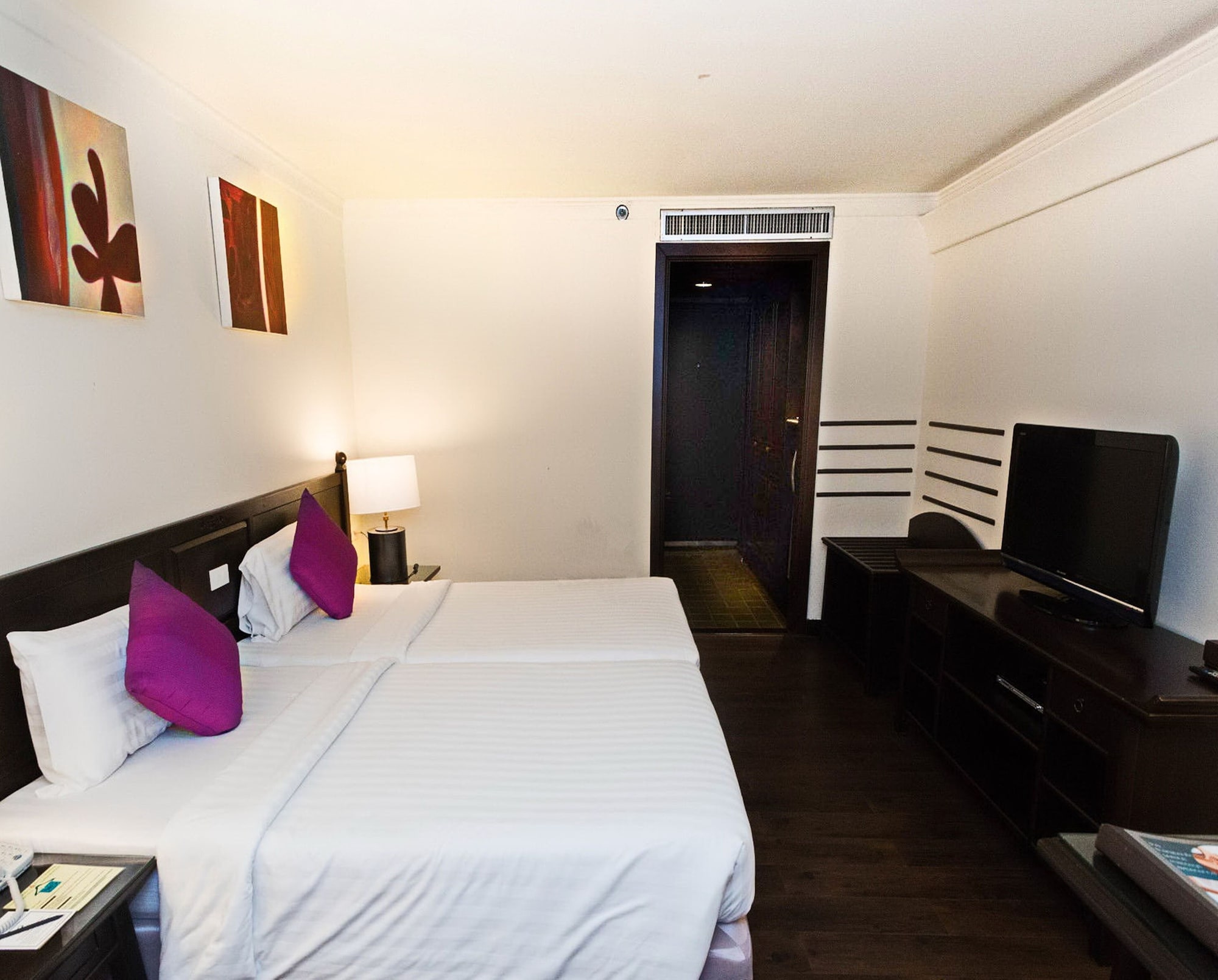 PREMIUM, DELUXE, TWIN BEDS