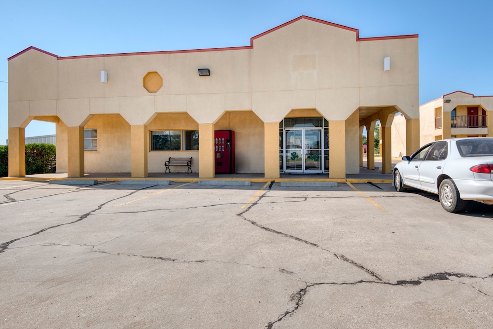 Red Roof Inn Shamrock 3/17