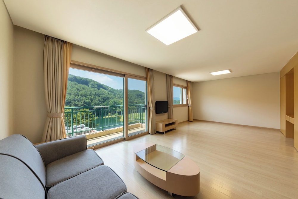 Oak Valley Resort 24/50