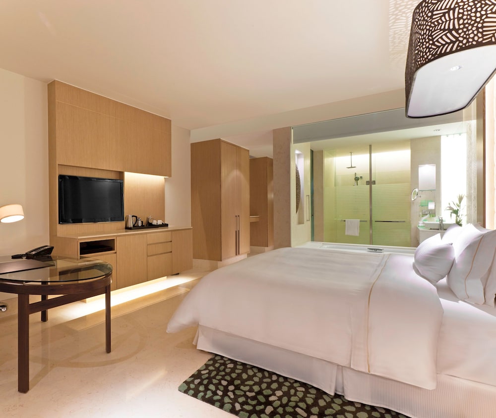 غرفة بسرير كينج بإطلالة على المسبح، The Westin Gurgaon New Delhi 4/10