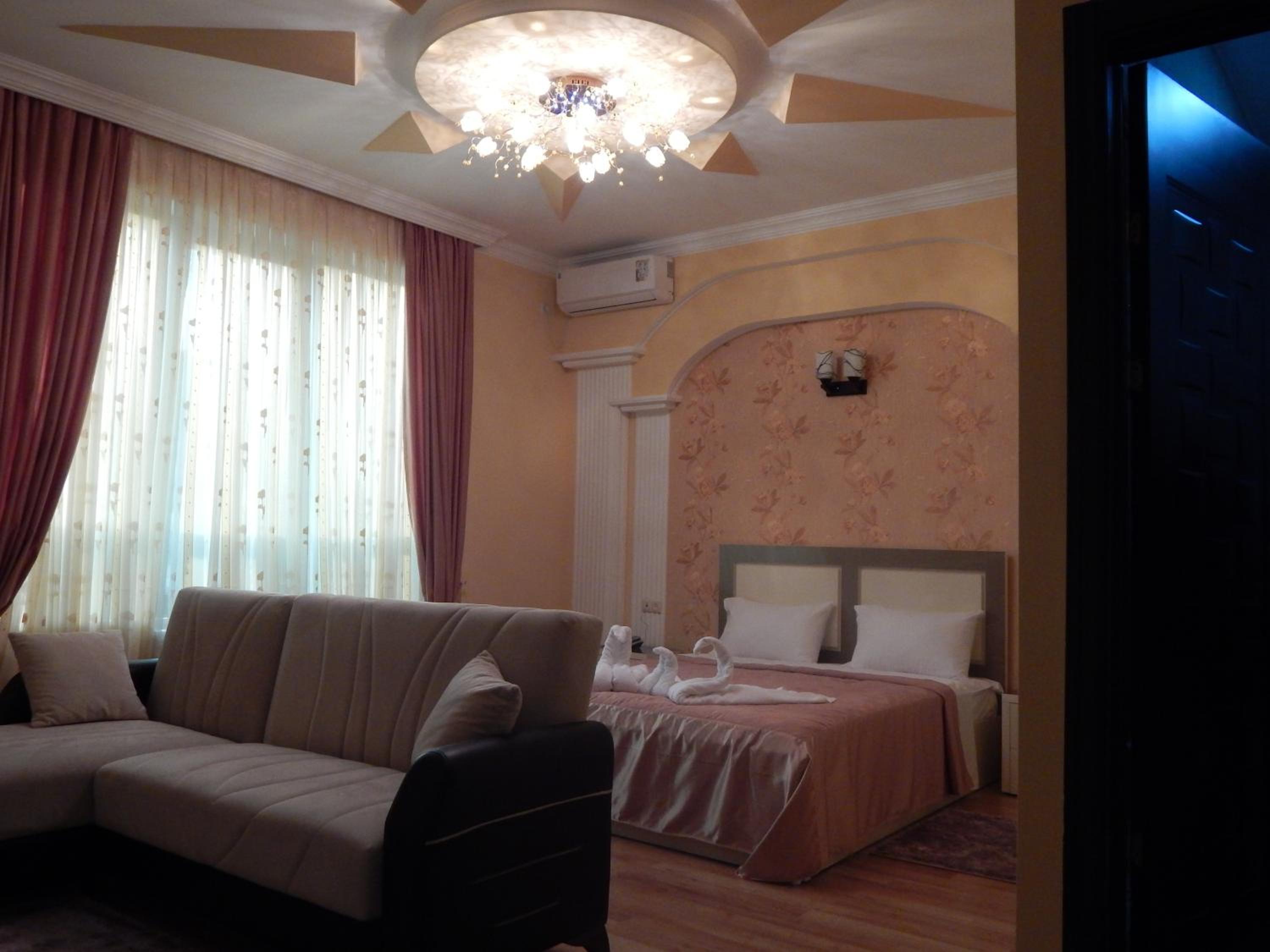 Lux Palace Hotel 35/50
