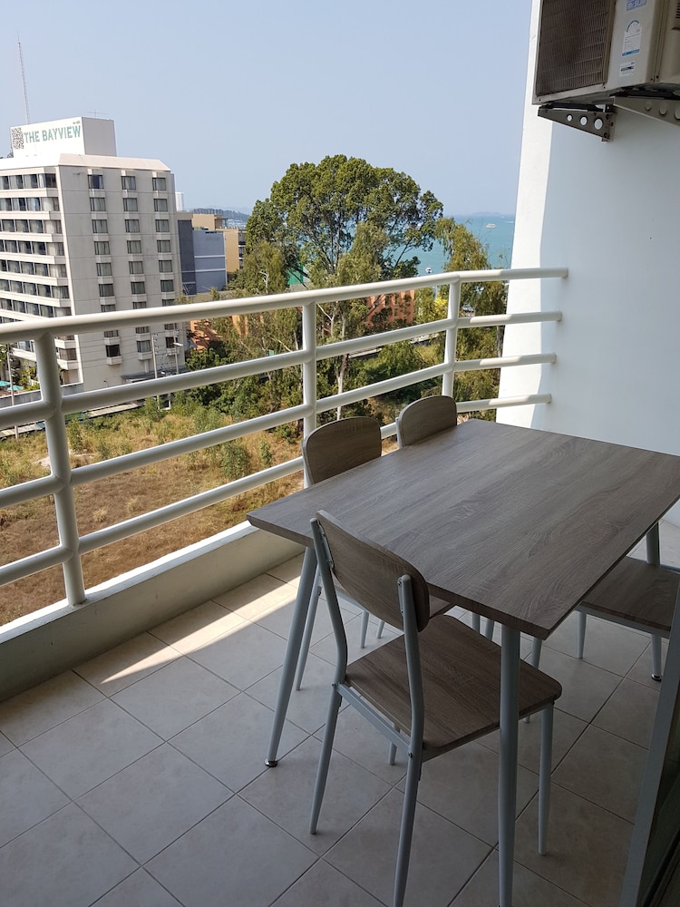 Vtsix Condo Rentals at View Talay 6 Pattaya 38/71