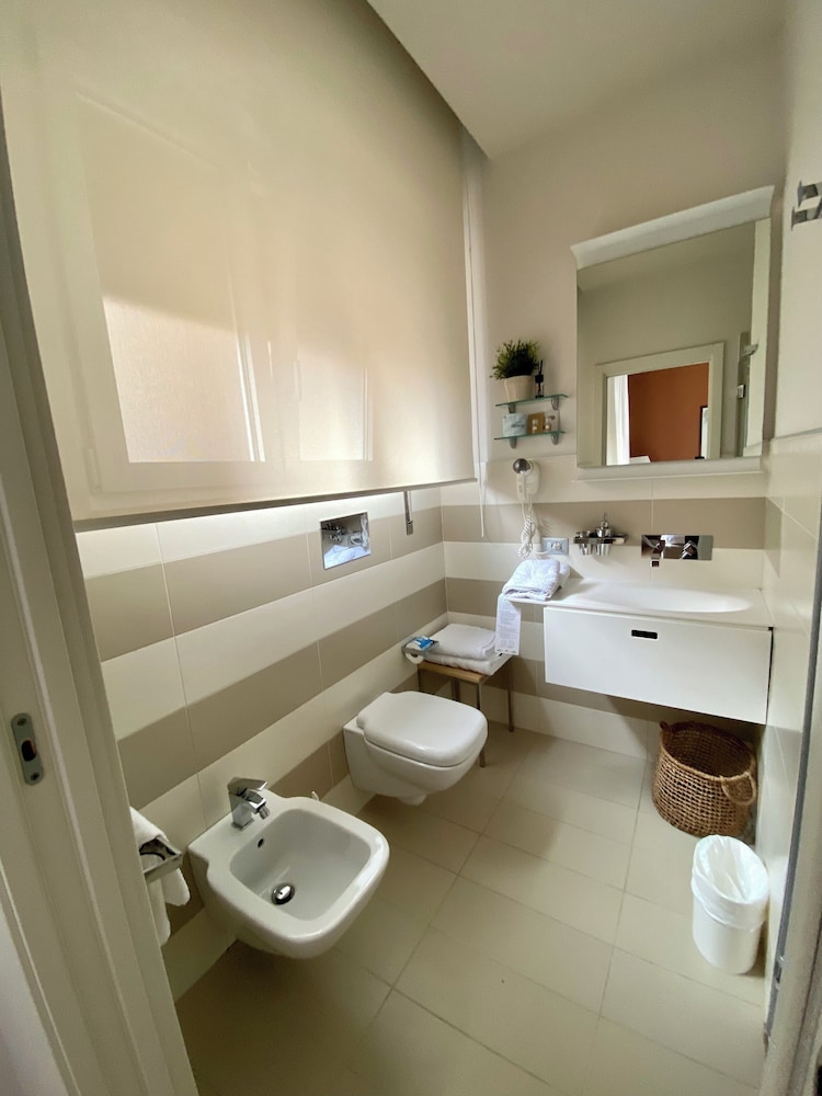 Suite 136 Luxury Rooms 47/50