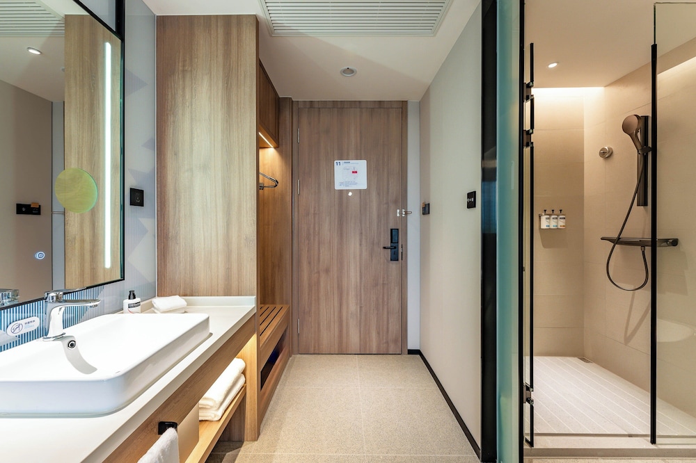 Holiday Inn Express Shanghai Jing'an Temple 49/50