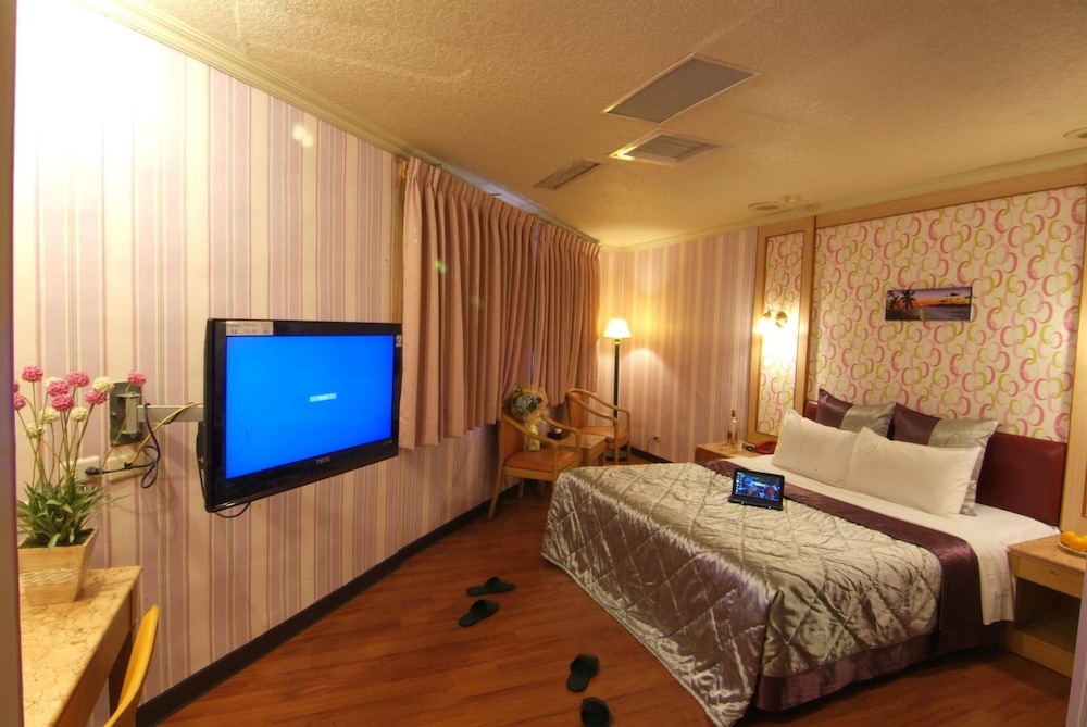 Left Bank Hotel 15/29
