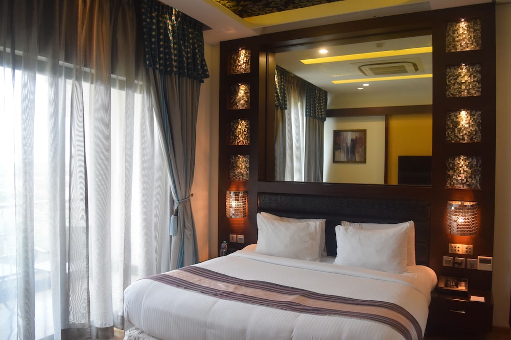 Clarks Exotica Convention Resort Spa 14/70