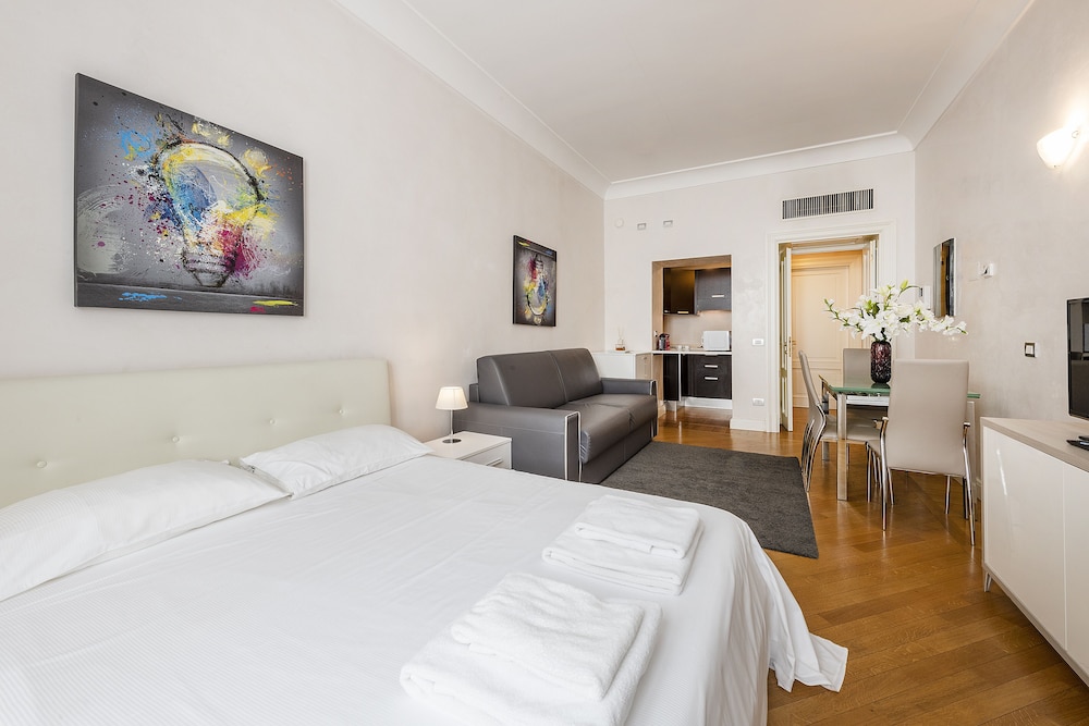 Milan Royal Suites Luxury Apartments 23/50