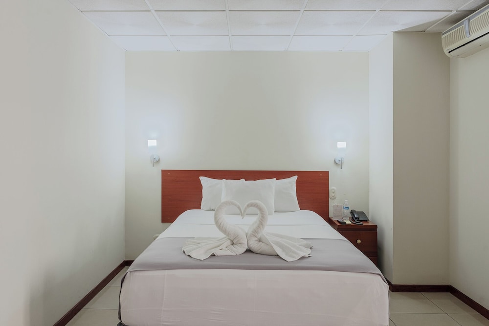 DELUXE, DOUBLE BED