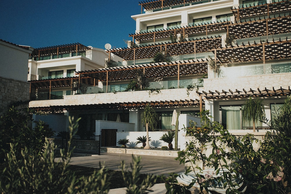 Lures Hotel 3/57