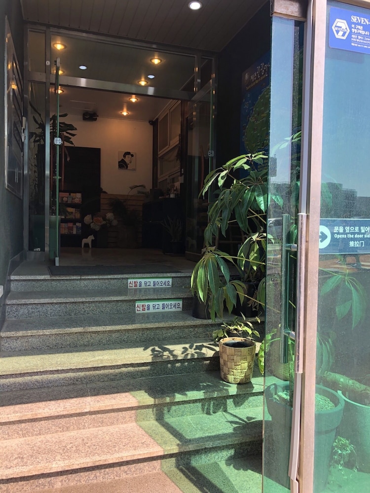 Maniju Pension 41/70