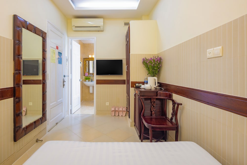 Hoang Thanh Thuy Hotel 1 65/77