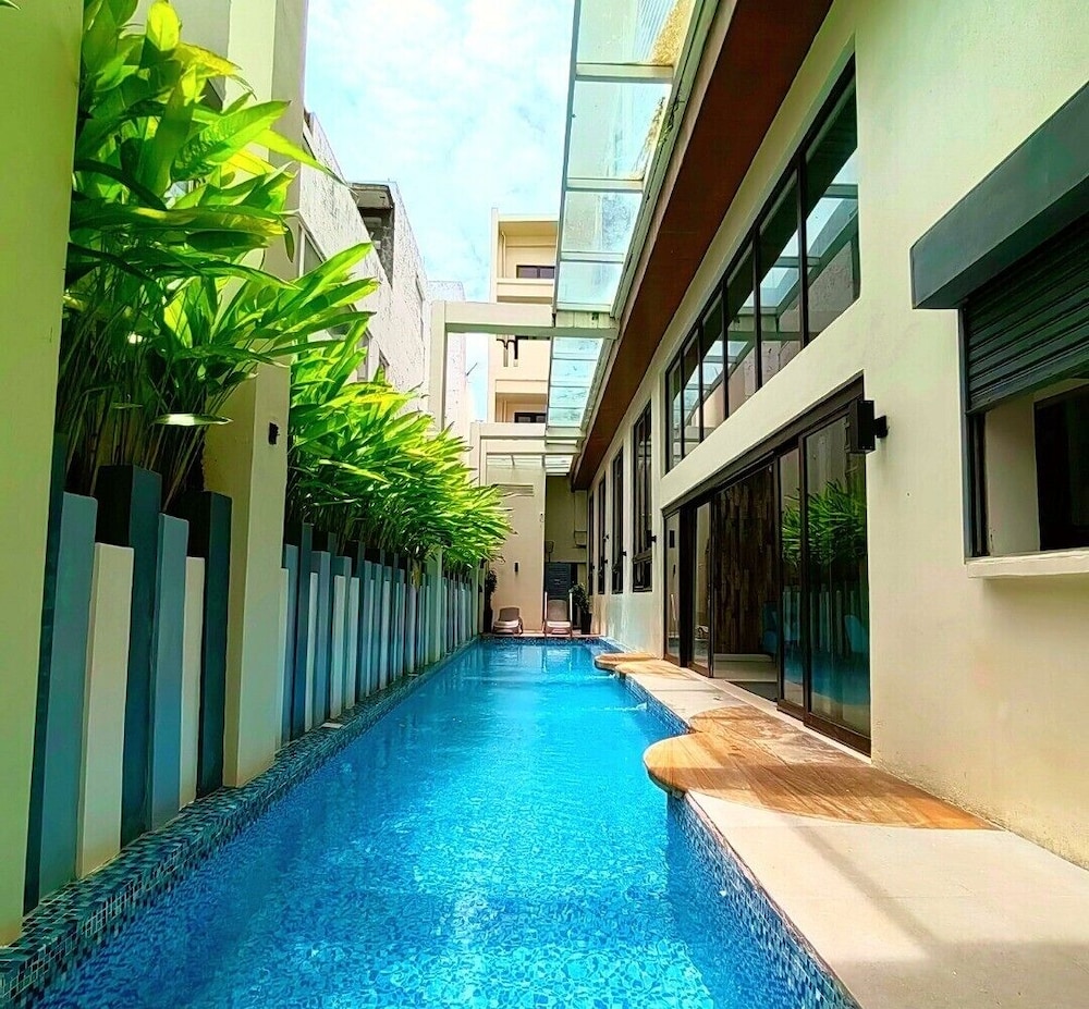 Ferra Premier Boracay by JG 57/62