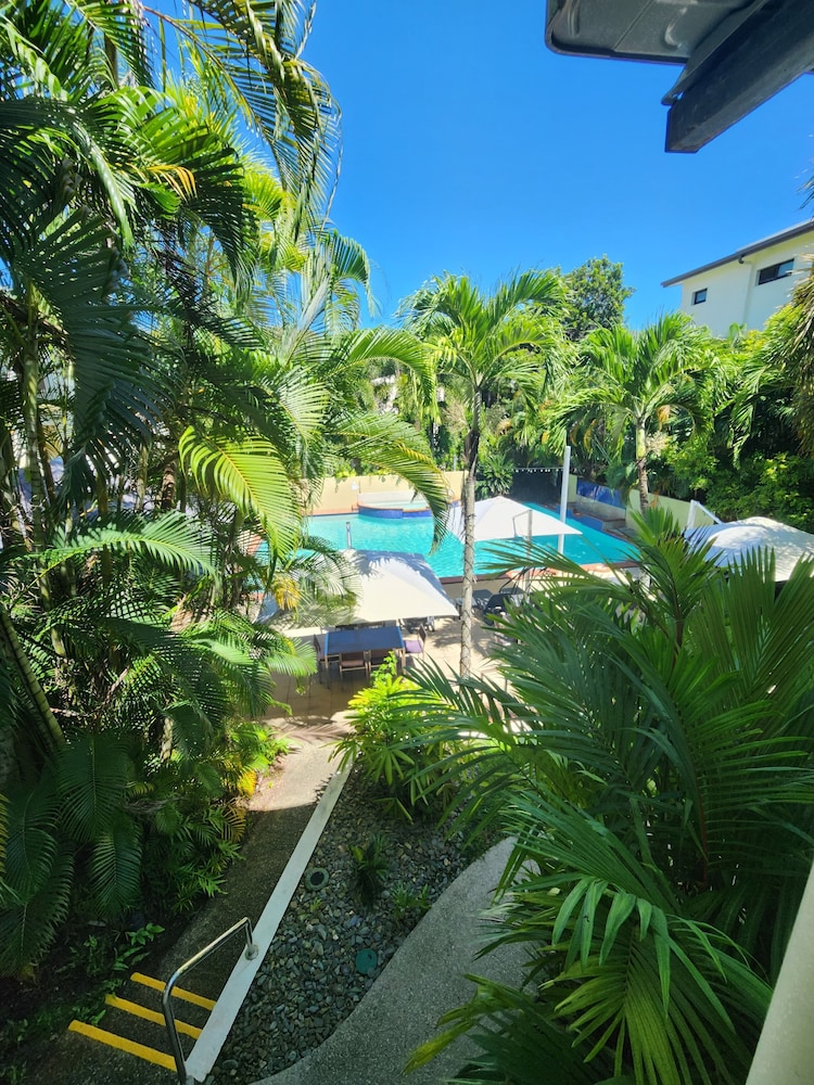 Central Plaza Port Douglas 57/63