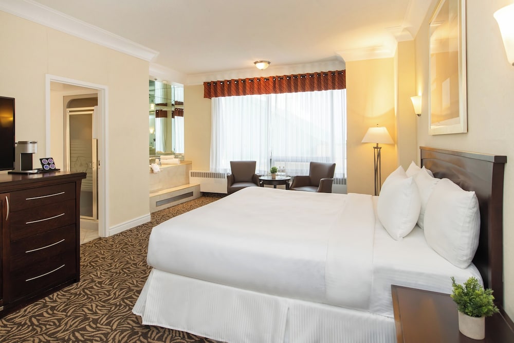 Fantasyland Hotel 17/84