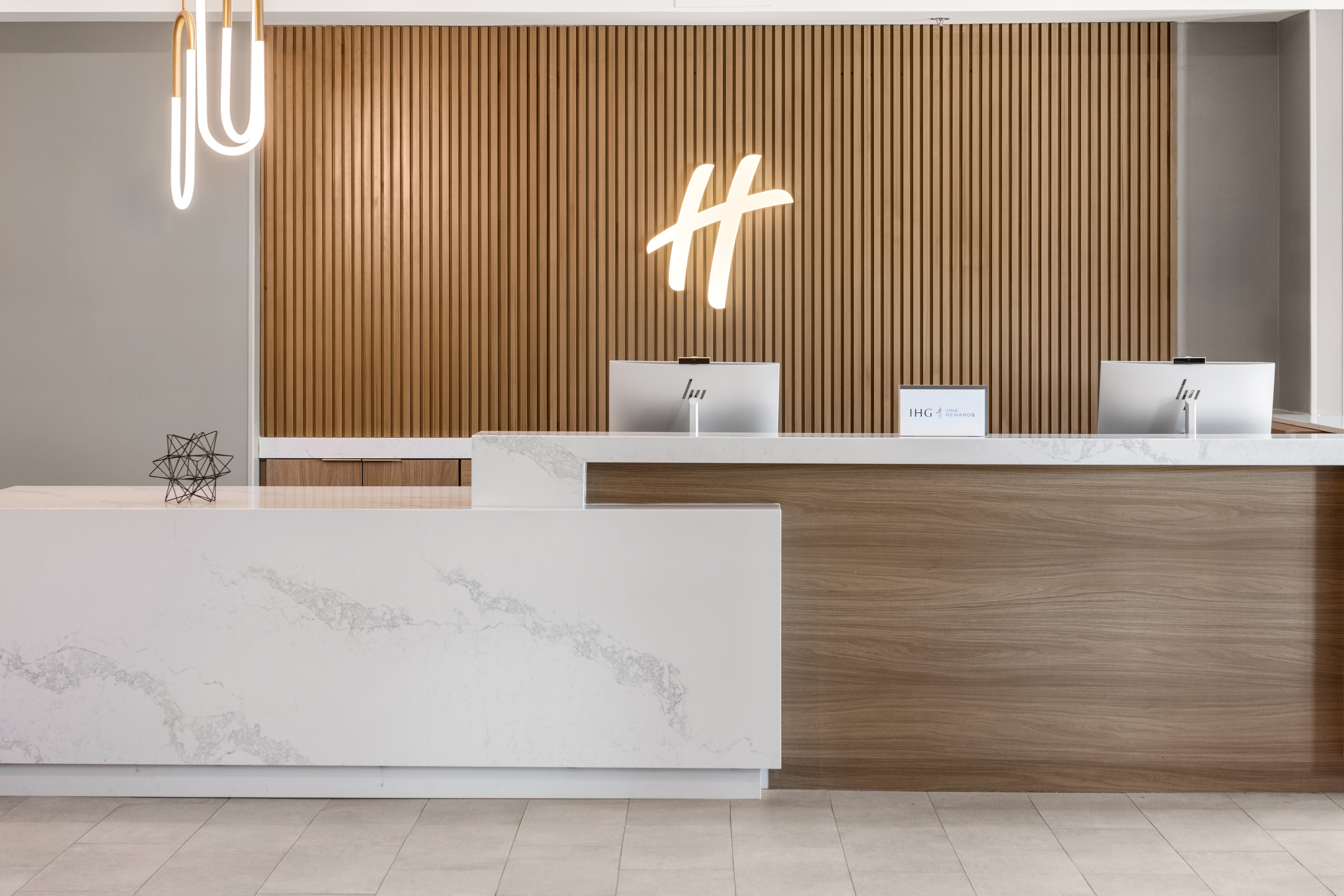 Lobby at Holiday Inn & Suites Columbia NE - Ft Jackson Area by IHG, COLUMBIA - SC