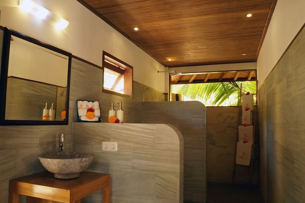Cili Emas Oceanside Resort 7/50