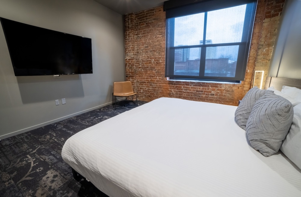 Montvale, Deluxe, Suite, 2 King Beds