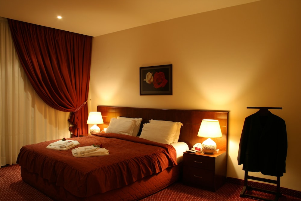 MARKAZIA SUITES 8/78