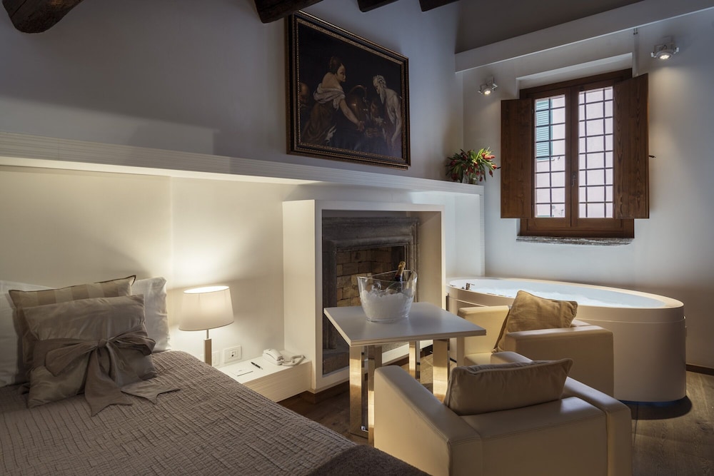 GIGLI D'ORO SUITE 21/33
