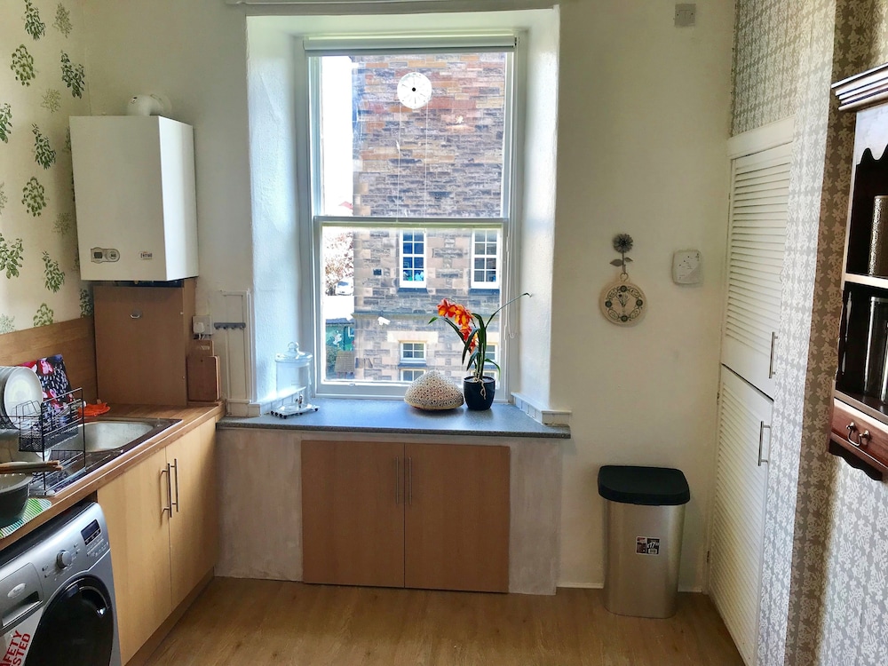 233 Leith Apartment 1/24