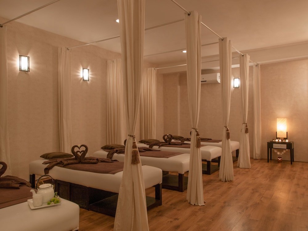 The Tides Hotel Boracay 26/50