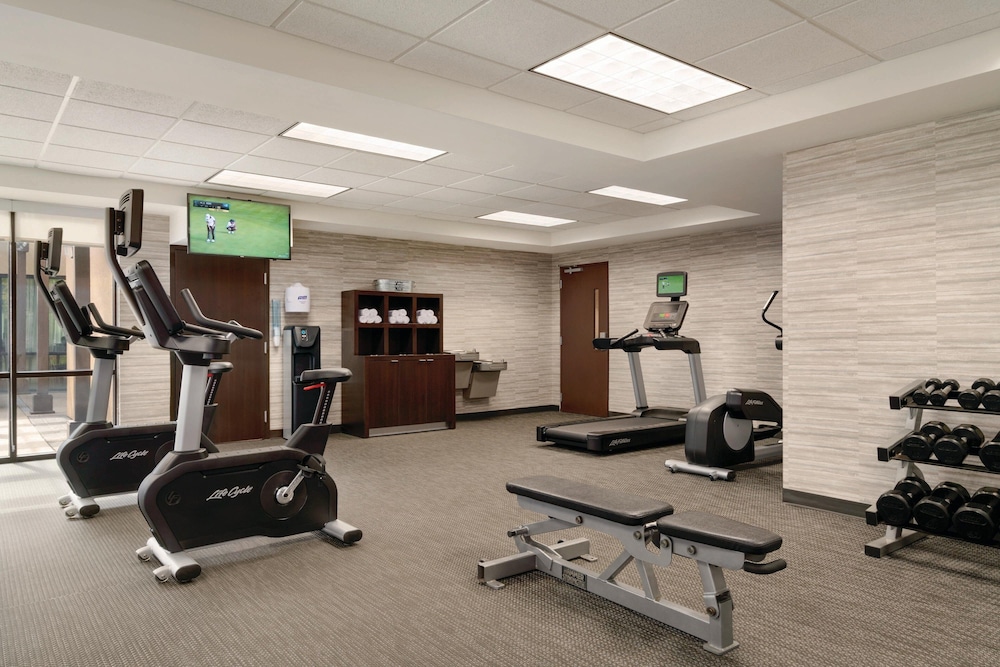 Courtyard by Marriott Charlotte Airport North 19/39