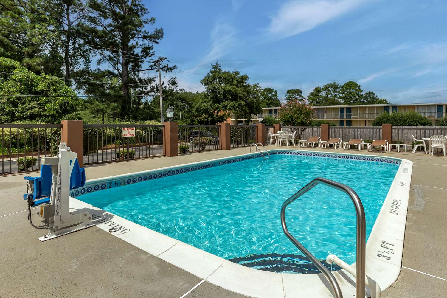 Comfort Inn Laurinburg NC 23/27