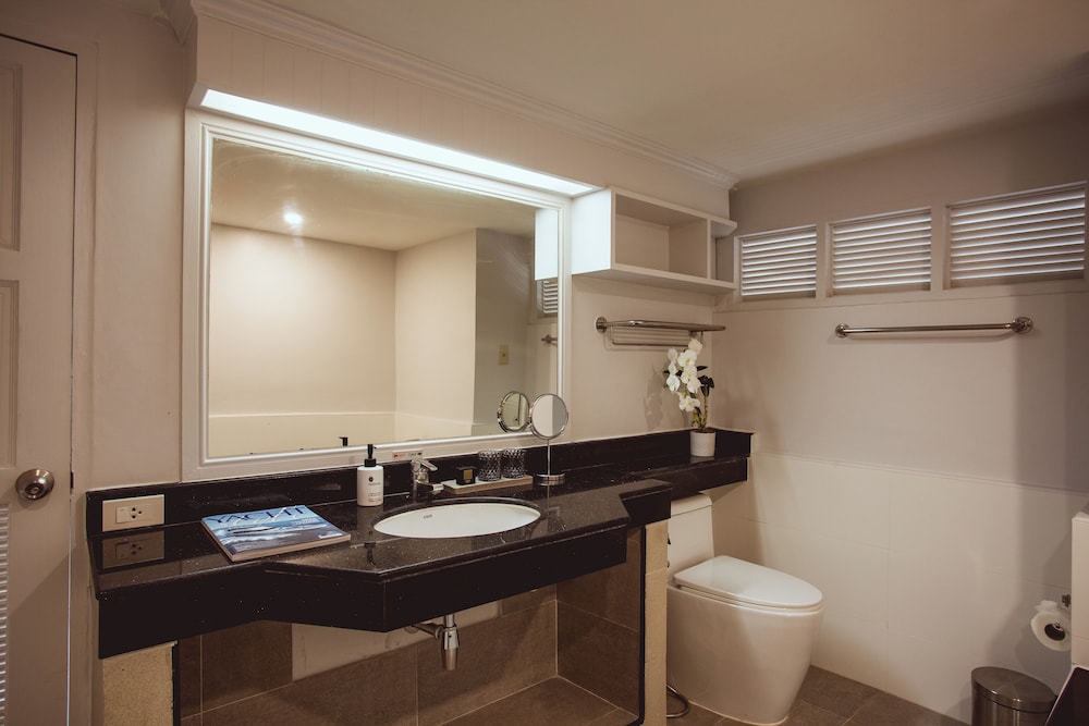 Anona Beachfront Phuket Resort 65/65