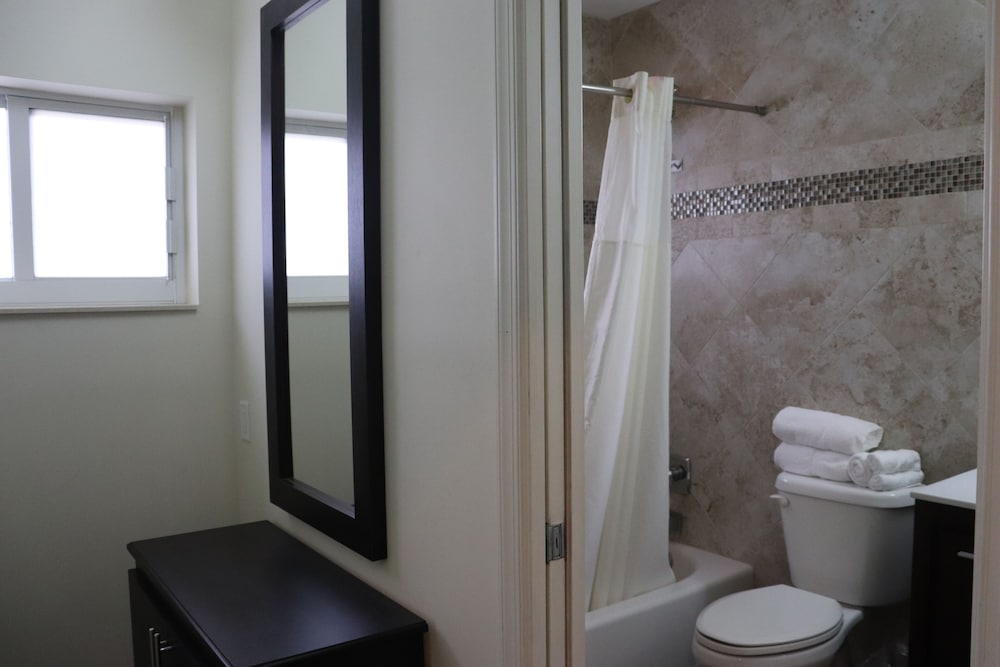 Curtis Inn & Suites 30/31