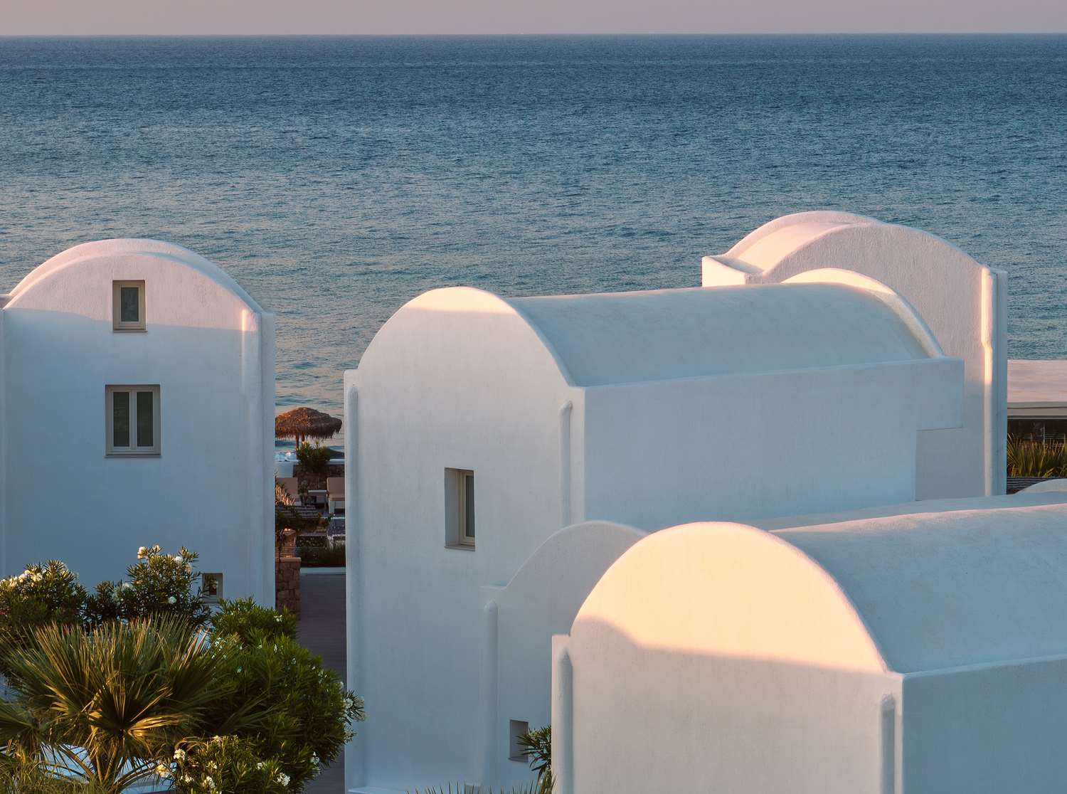 Sea Breeze Santorini Beach Resort, Curio by Hilton 17/50