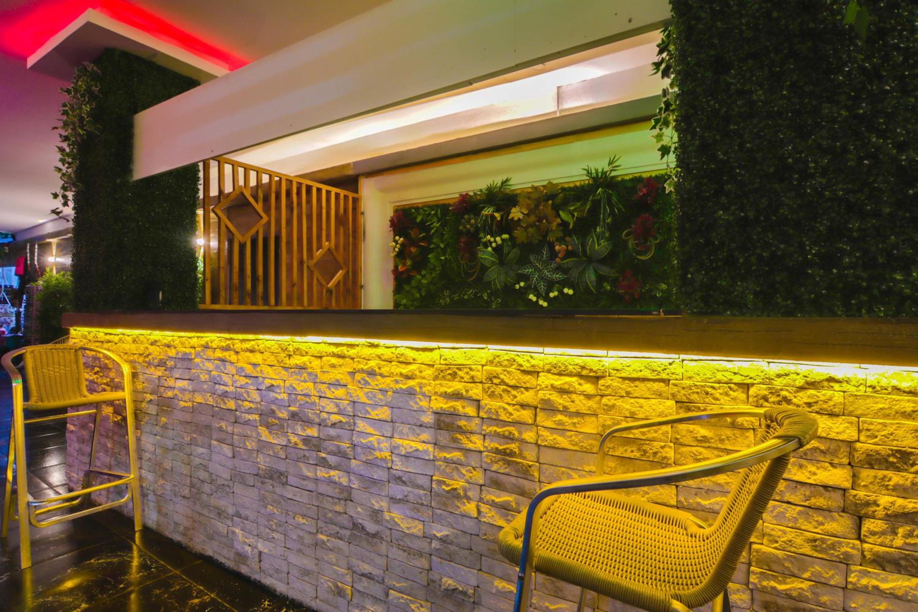 Aperion Beach Hotel 12/46