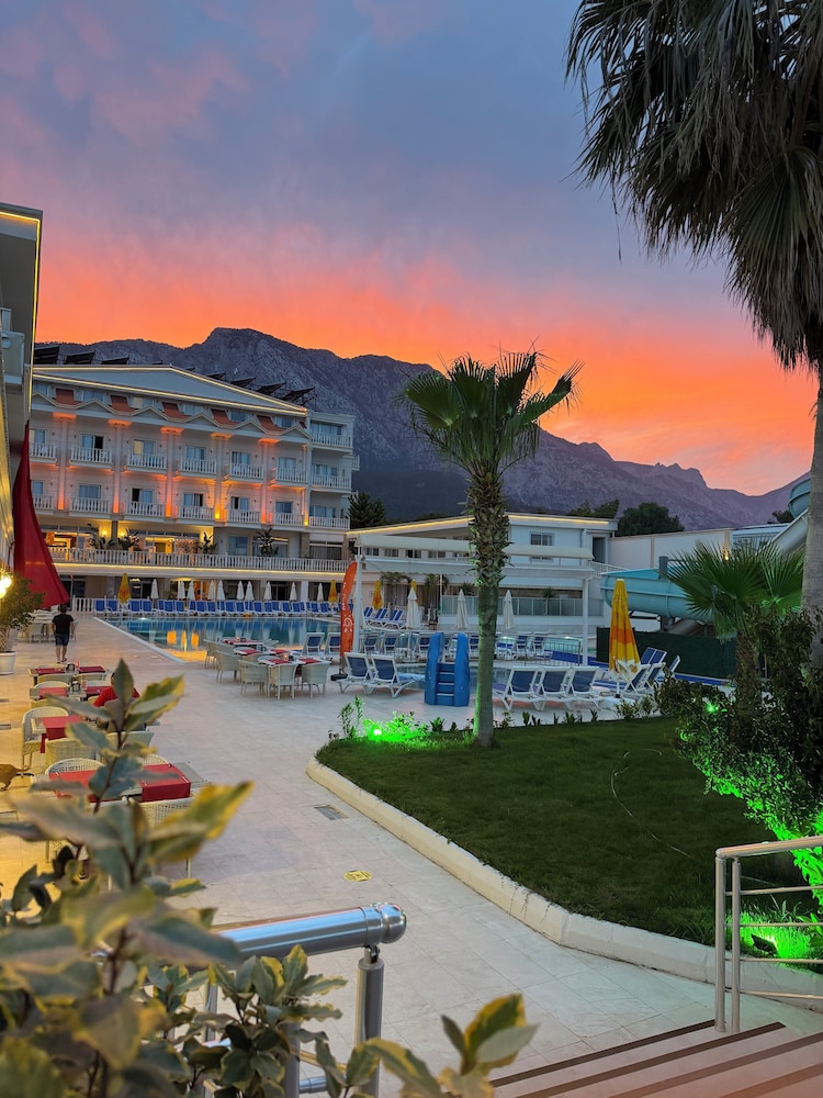 SL La Perla Hotel Kemer 4/50