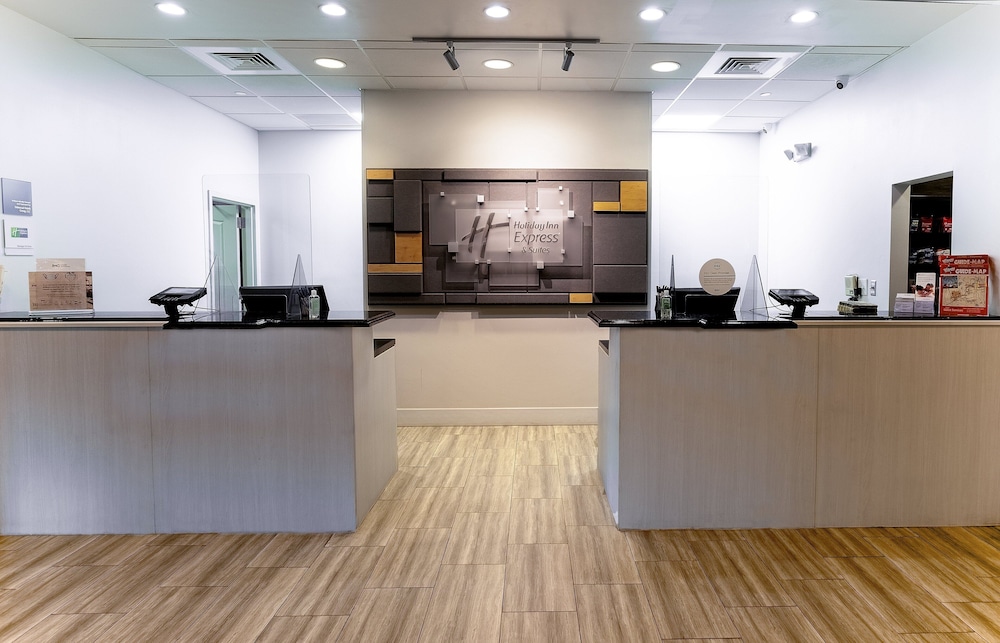 Holiday Inn Express and Suites Orlando - International Drive 7/79